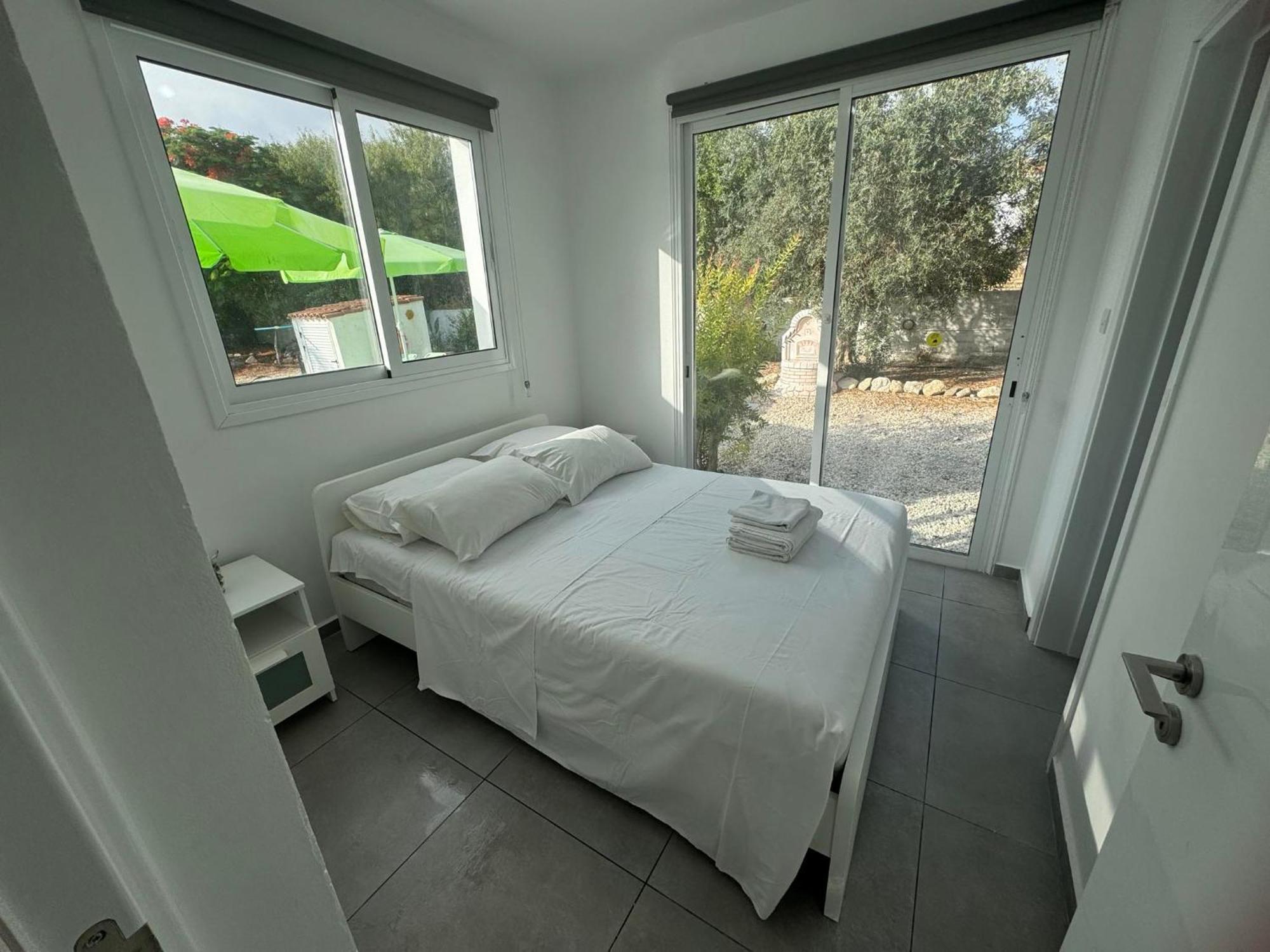 Villa Coralia Gardens 1Km From Coral Bay Beach Exterior photo