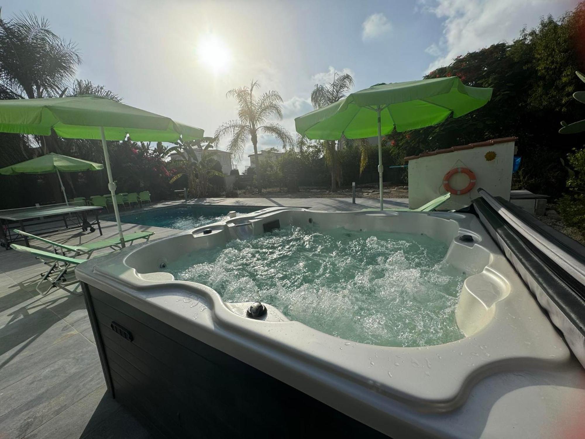 Villa Coralia Gardens 1Km From Coral Bay Beach Exterior photo