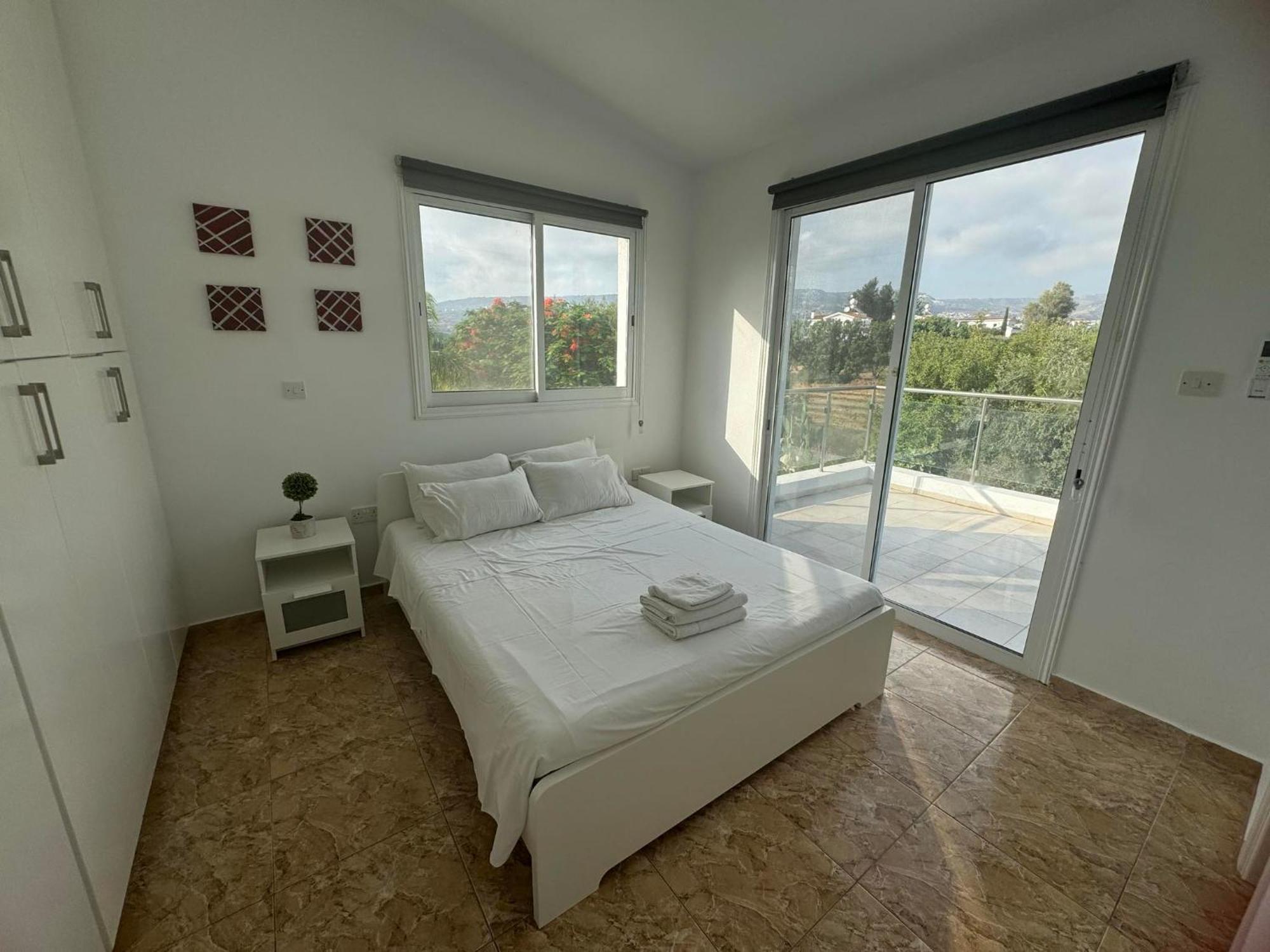 Villa Coralia Gardens 1Km From Coral Bay Beach Exterior photo