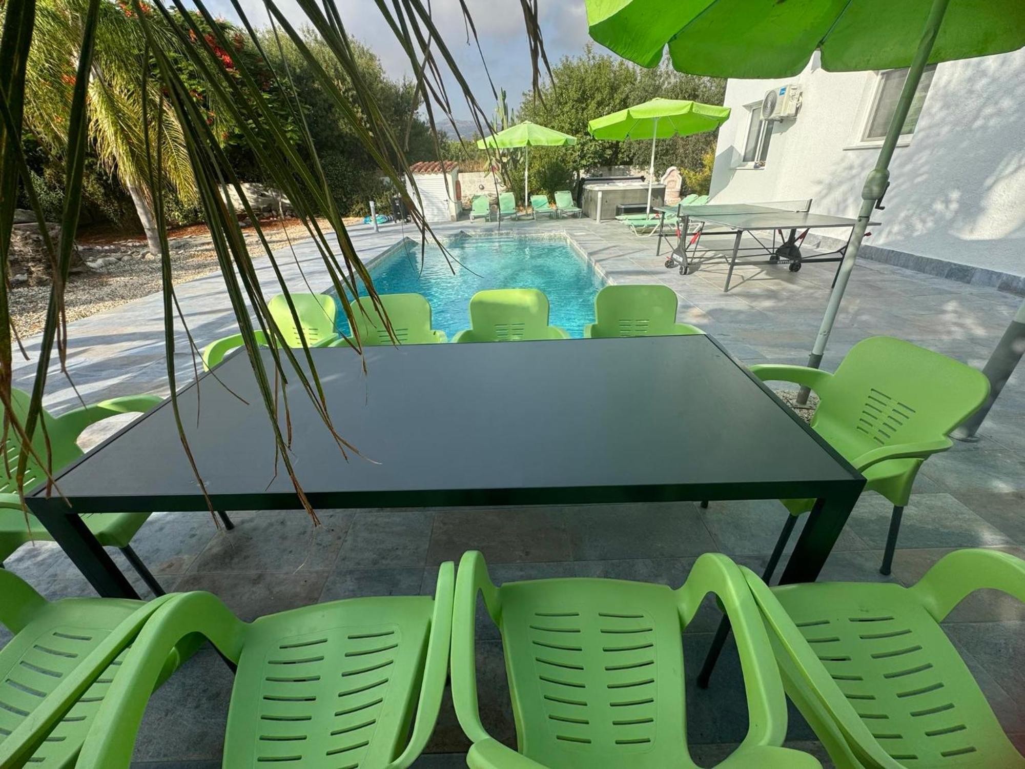 Villa Coralia Gardens 1Km From Coral Bay Beach Exterior photo