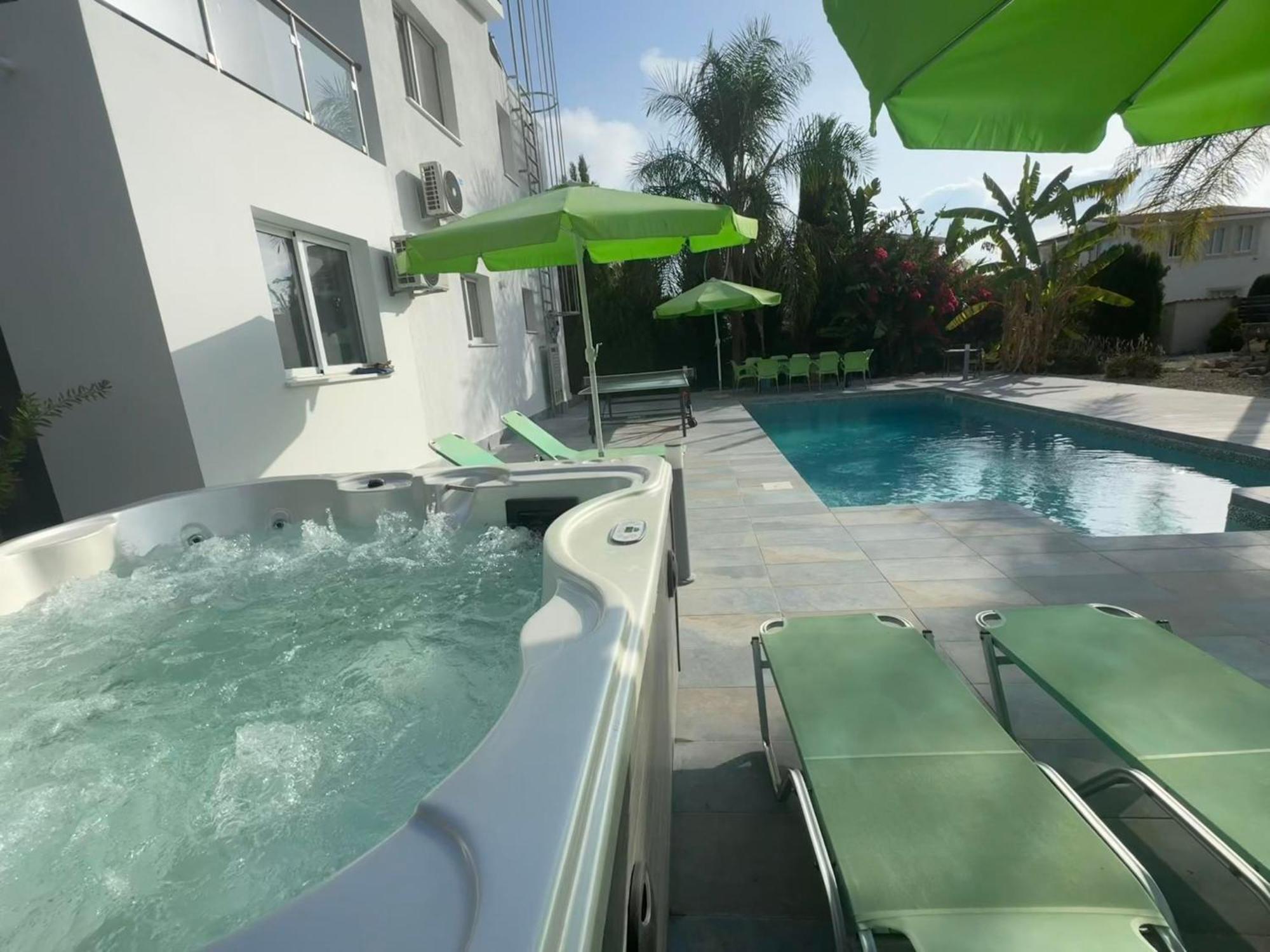 Villa Coralia Gardens 1Km From Coral Bay Beach Exterior photo
